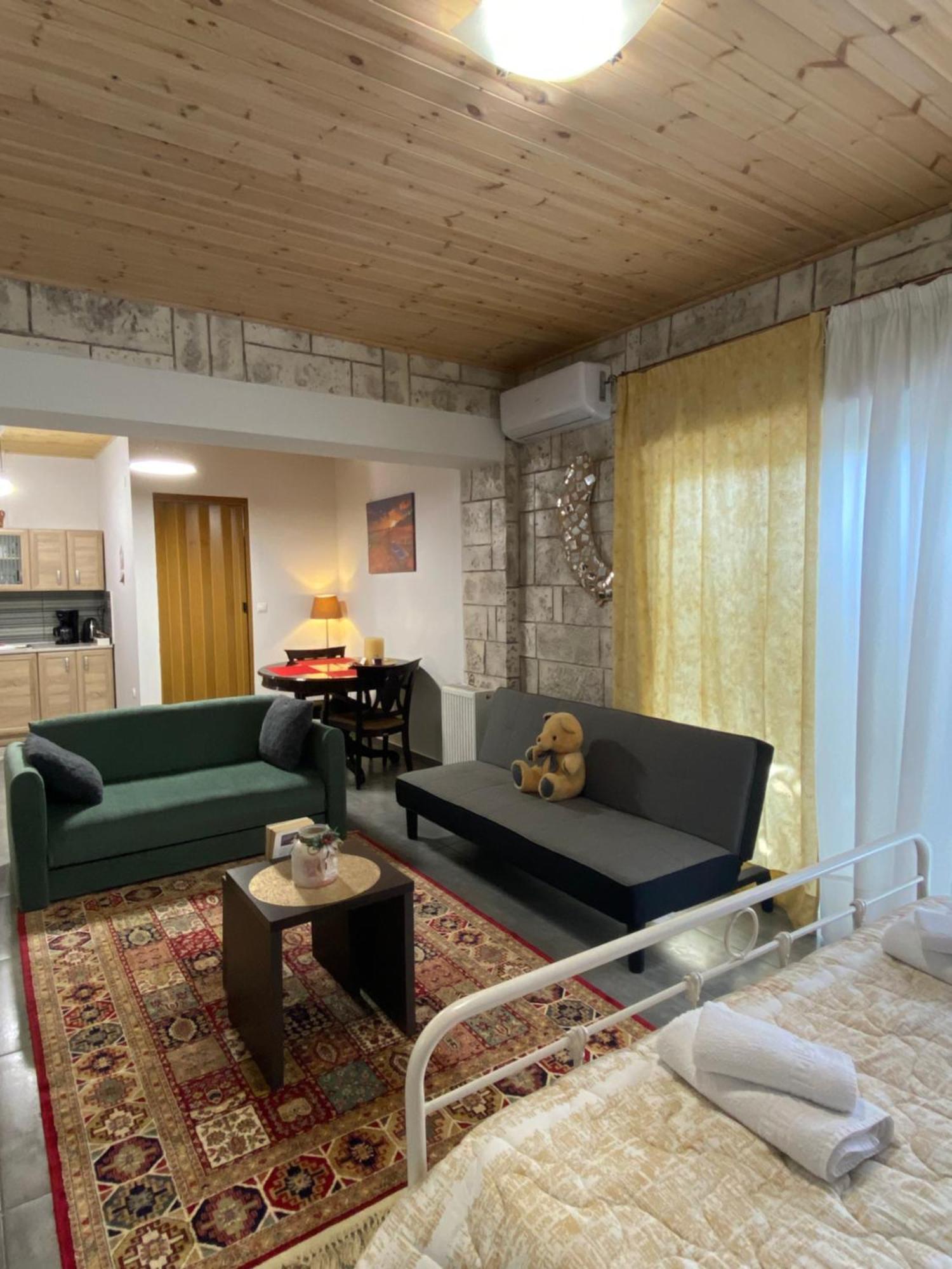 D&M Studio Ριο Πατρα Patras Esterno foto