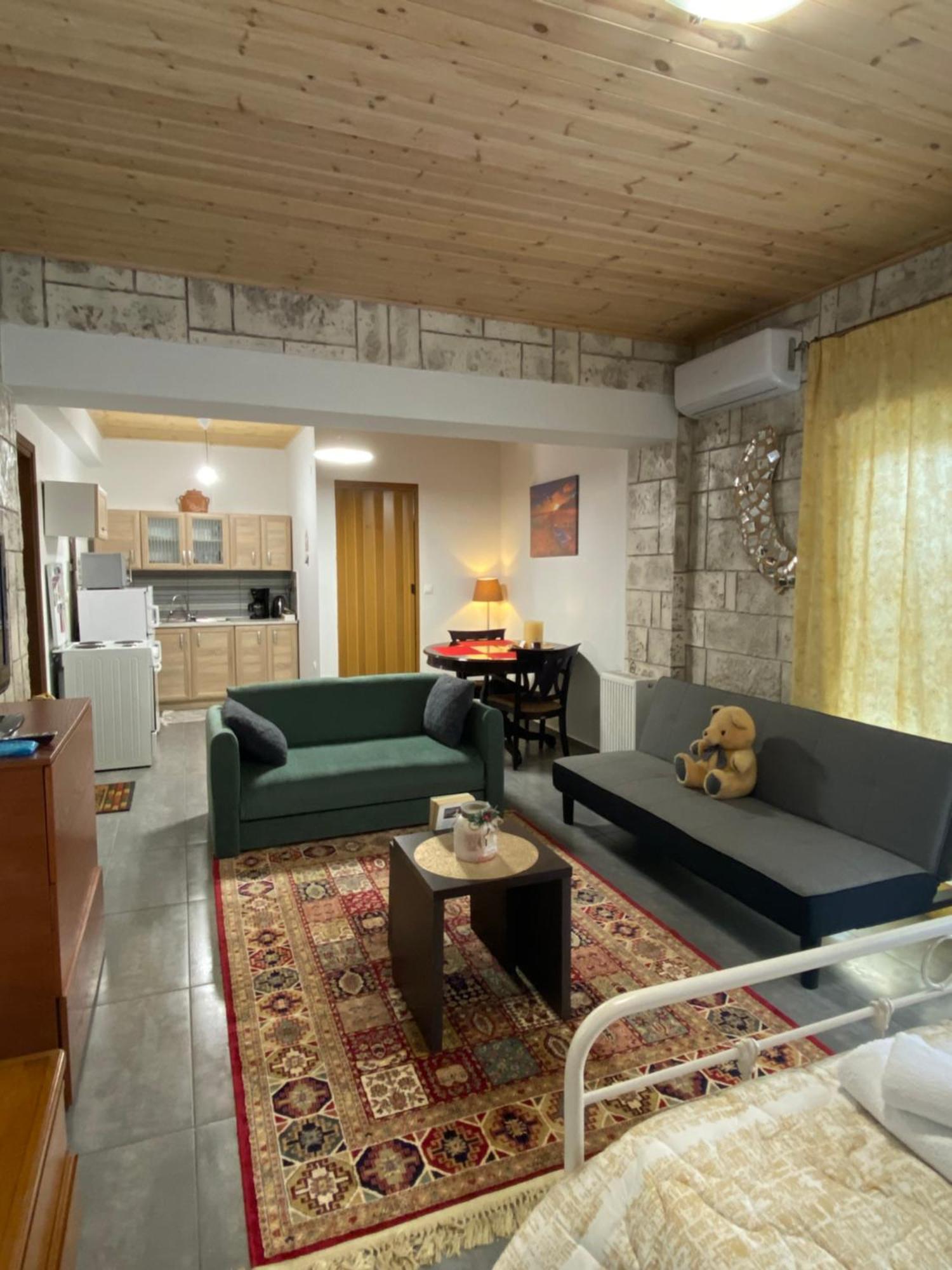 D&M Studio Ριο Πατρα Patras Esterno foto